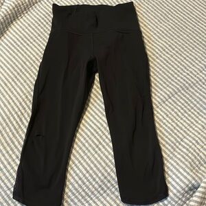 Lululemon size 6 black crops